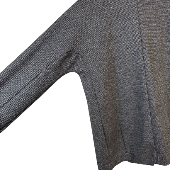 Banana Republic Gray Houndstooth Open-Front Blazer
A015 - Picture 5 of 8